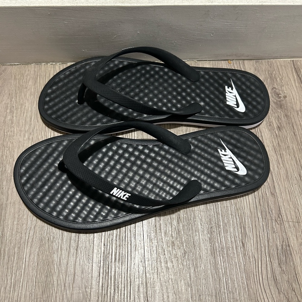 Nike Flip Flops- Never Worn!